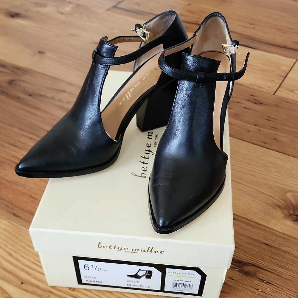 bettye muller Black Pointed T-Strap Block Heel Pumps